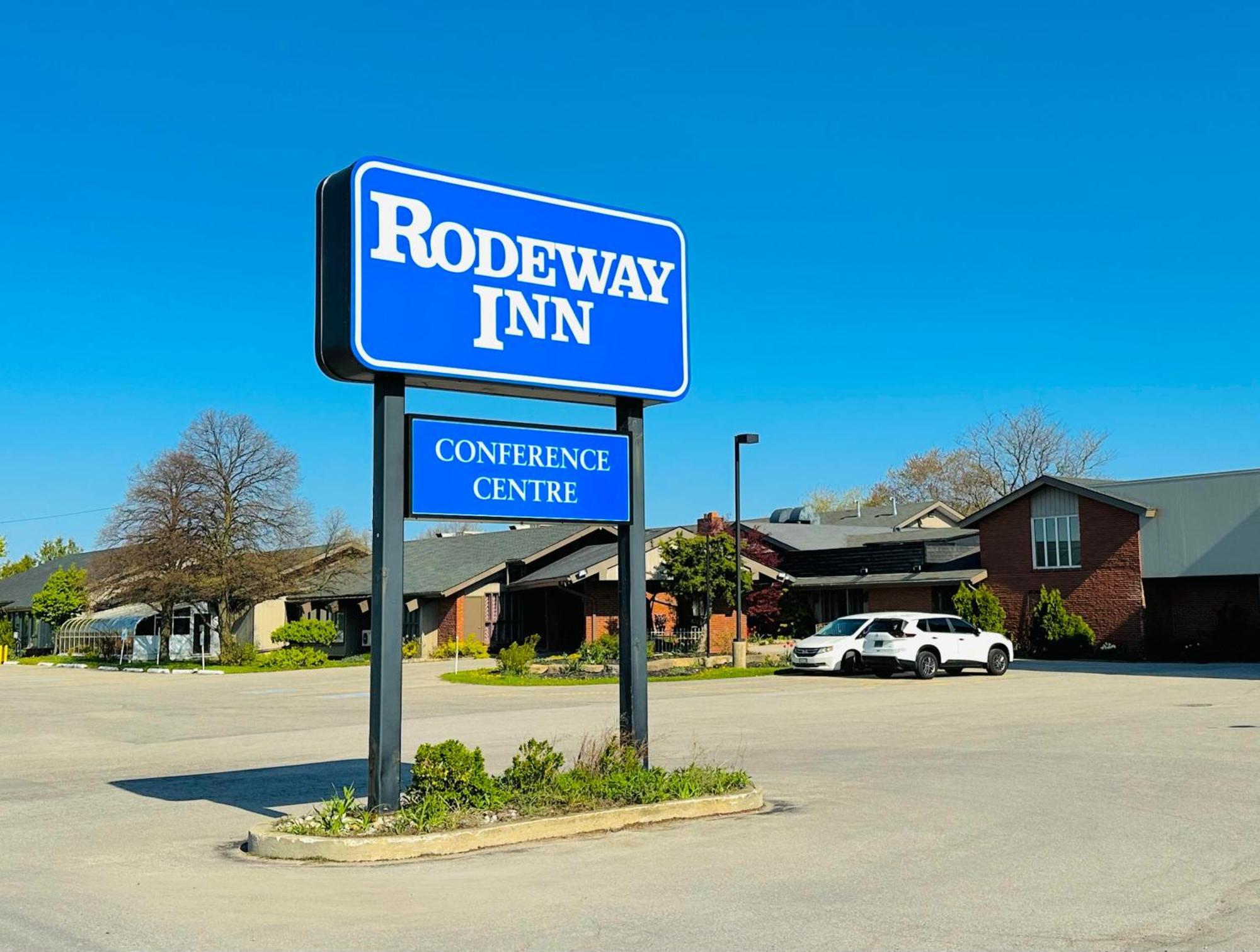 Rodeway Inn Festival Стратфорд Екстериор снимка